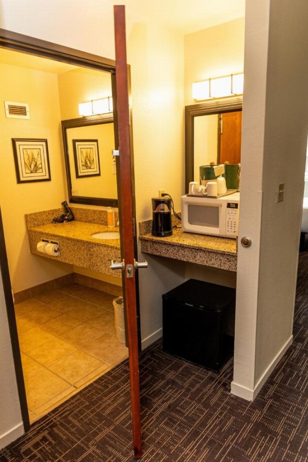 Lake Natoma Inn image 11