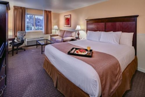 Lake Natoma Inn image 15